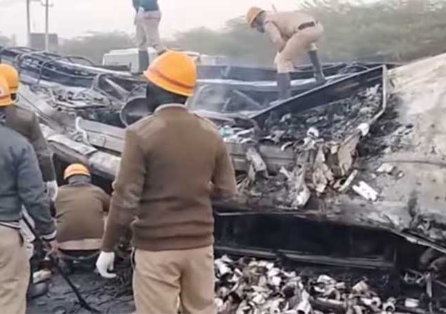 महामार्गावर मोठा अपघात, अवघ्या काही सेकंदात १७ जण होरपळले