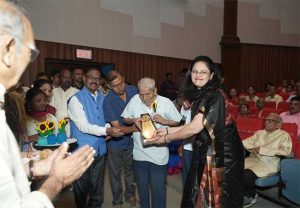ज्येष्ठांचा सन्मान करून साजरा केला ‘आंतरराष्ट्रीय ज्येष्ठ नागरिक दिन'