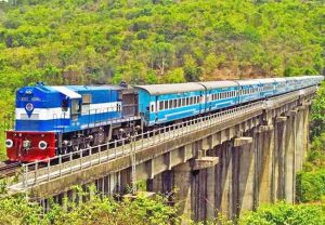 Indian Railways : रेल्वे प्रवाशांना मोठा दिलासा! वेटिंग आणि RAC तिकिटांचे नियम बदलले, आता रात्री झोपण्यापूर्वीच...रेल्वेची मोठी अपडेट वाचा
