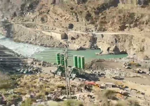 किश्तवाड जिल्ह्यातील रतले जलविद्युत  प्रकल्पात २९ संशयित मजूर ?