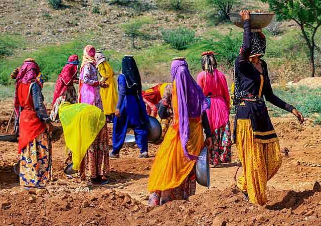 ‘व्हीबी-जी राम-जी’ लोकसभेत मंजूर, विरोधकांनी मंत्री शिवराजसिंह चौहानांच्या अंगावर फेकले कागद