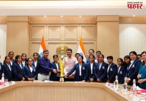 विश्वविजेत्या दृष्टिहीन भारतीय महिला क्रिकेटपटू मुख्यमंत्र्यांच्या वर्षा निवासस्थानी