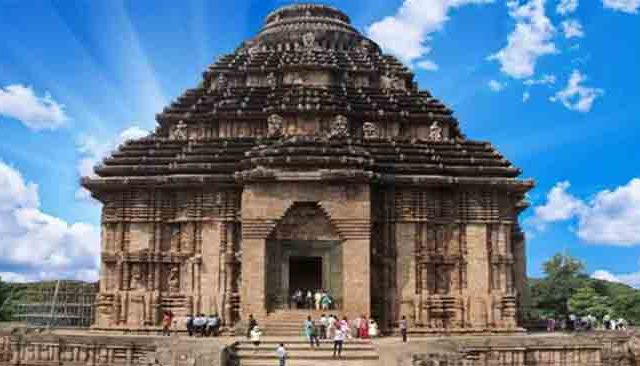 सूर्य मंदिराच्या गर्भगृहातील वाळू  १२० वर्षांनी बाहेर काढणार