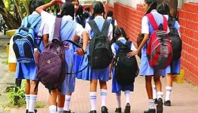 मराठी शाळा टिकल्या पाहिजेत