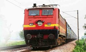 रेल्वेतून उतरल्यानंतर घरी जाण्यासाठी ई - बाईक !