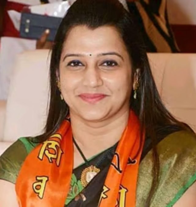 अधिवेशन संपताच भाजपचा उबाठाला दणका; तेजस्वी घोसाळकरांनी सोडली साथ