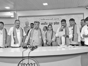 वसई-विरारमध्ये ४ माजी नगरसेवक भाजपच्या गळाला
