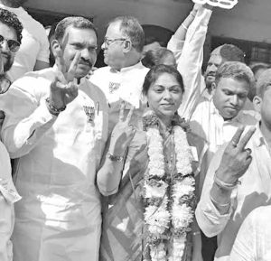 खासदारांची ‘फिल्डिंग’ होम ग्राउंडवर यशस्वी!