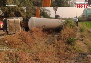 Mumbai : चेंबूरमध्ये एलपीजी गॅस टँकर थेट रेल्वे रुळावर उलटला अन्...परिसरात खळबळ