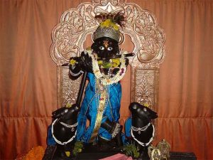 गिरवीचे गोपालकृष्ण मंदिर म्हणजे दक्षिणेतील वृंदावन