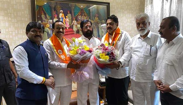 नाशिकच्या राजकारणाला कलाटणी दोन माजी महापौरांचा शिवसेनेमध्ये पक्षप्रवेश