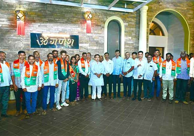 पालकमंत्री नितेश राणे यांचा मनसेला जोरदार धक्का