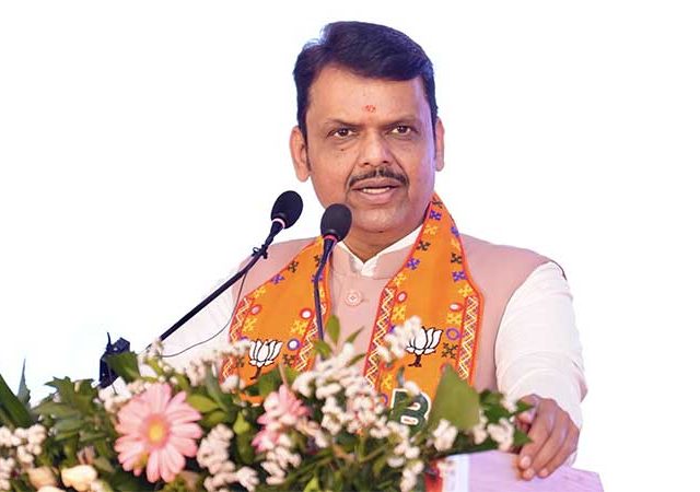 'एक कोटी लाडक्या बहिणींना ‘लखपती दीदी’ करणार'