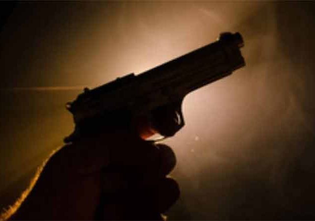 Ahilyanagar Crime :  शिंदे गटाच्या नेत्यावर गोळीबार; नेम चुकल्याने थोडक्यात बचावले; जाणून घ्या नेमकं काय घडलं?