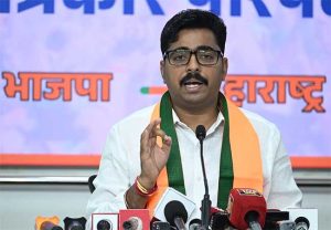 Navnath Ban : संजय राऊतांनी औरंगजेबाचा इतिहास सांगायला हवा