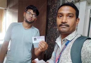 मुंबईतील ८५ लाख मतदारांना झाले मतदार ओळखपत्रांचे वाटप
