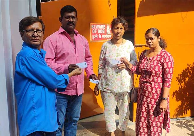तब्बल ६० हजार मुंबईकरांच्या घरी मतदार माहिती चिठ्ठीचे वाटप