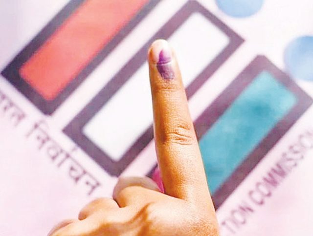 उमेदवारांनी साधला रविवारचा मुहूर्त; भेटीगाठी, देवदर्शन, प्रचार फेऱ्यांनी वातावरण निवडणूकमय