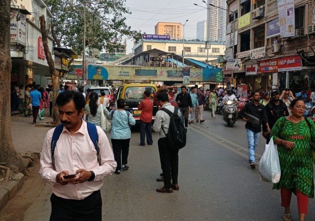 दादरकरांनी, अतिक्रमणमुक्त पदपथ आणि स्वच्छतेबाबत प्रशासनाचे केले कौतुक