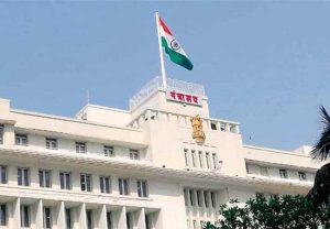 प्रशासक म्हणून सरपंचच पाहणार गावचा कारभार, मुदत संपणाऱ्या ग्रामपंचायतींसाठी राज्य सरकारचा निर्णय