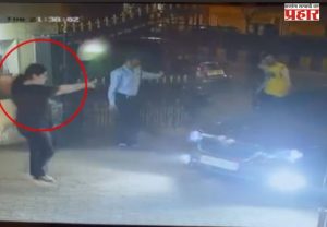 Shocking CCTV: मॉडेलच्या मैत्रिणीला ॲसिड अटॅकची धमकी; जाब विचारायला गेल्यामुळे मॉडेलवर जीवघेणा हल्ला