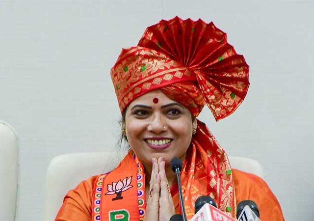 मुंबईत भव्य प्रवेशव्दार व क्लॅाकटॅावर उभारा,  महापौर रितू तावडे यांनी आयुक्तांना सूचना