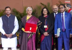 Budget 2026 : बजेटपूर्वी केंद्रीय मंत्रिमंडळाची बैठक सुरु; त्या 'टॅब' मध्ये नक्की दडलंय काय?