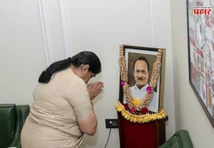 Sunetra Pawar: उपमुख्यमंत्री पदाचा पदभार स्वीकारताच दादांच्या प्रतिमेला अभिवादन करताना सुनेत्रा पवार भावूक