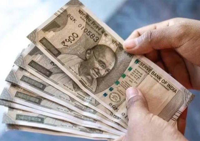 salary : आयकर कायद्यामुळे पगारात घट, तर पीएफ निधीत वाढ, एक एप्रिलपासून पगार, ओव्हरटाईम आणि कामाच्या नियमात बदल