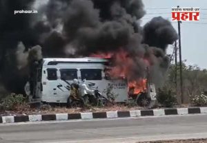 Yavatmal Bus Fire : यवतमाळ-भारी विमानतळ मार्गावर मिनी ट्रॅव्हल्स जळून खाक; जळत्या ट्रॅव्हल्समधून...