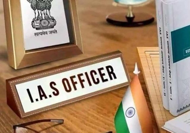 राज्यात आठ सनदी अधिकाऱ्यांच्या बदल्या