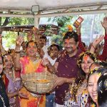फुलांची होळी उपक्रमातून महापौर रितू तावडे यांनी दिला पर्यावरणपूरक सण साजरे करण्याचा संदेश