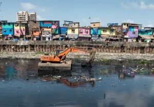 मिठीच्या सफाईसाठी अखेर कंत्राटदार पावले