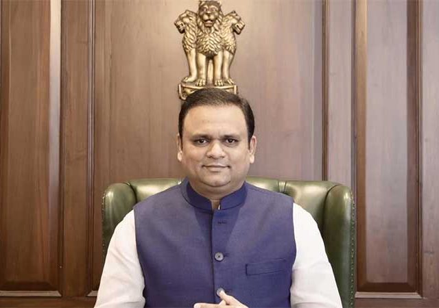 विधिमंडळातील चर्चांकडे वरिष्ठ अधिकाऱ्यांचे दुर्लक्ष