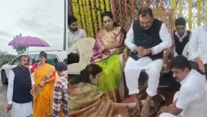 राजीनामा द्या, मुख्यमंत्र्यांचा रुपाली चाकणकरांना आदेश
