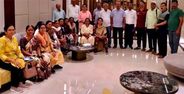 ठाण्यातील २३ जण दुबईत अडकले