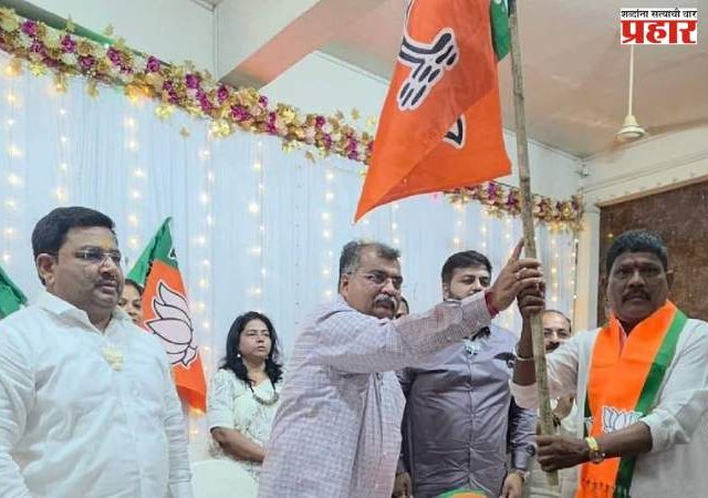 उबाठा सेनेच्या शहरप्रमुखाचा भाजपात प्रवेश