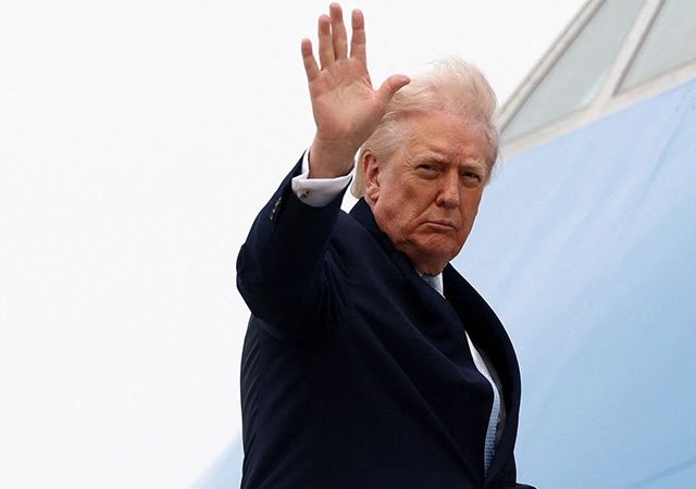 Trump : ट्रम्पचे विमान सापडले संकटात, नागरी विमान जवळ येऊ लागताच अमेरिकेच्या हवाई दलाने केली धावपळ