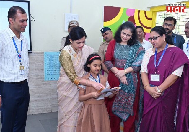 महापालिका शाळांमधील वाचन कौशल्य पाहून आयुक्तही भारावल्या, मुलांच्या पाठीवर मारली कौतुकाची थाप