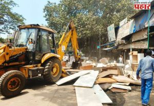 Mumbai : मौलाना शौकत अली मार्गावरील अनधिकृत फर्निचर विक्रेत्यांवर कारवाई, चालवला  बुलडोझर