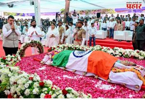 Asha Bhosle : ज्येष्ठ गायिका आशा भोसले अनंतात विलीन, मान्यवर आणि चाहत्यांनी घेतले अखेरचे दर्शन