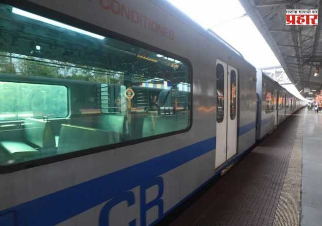 Harbour Line AC Local Train : मुंबईकरांचा AC लोकलकडे वाढता कल! हार्बर लाईनवरील प्रवासी संख्या तब्बल ६५ टक्क्यांनी वाढली