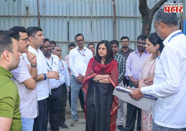 BMC : पहाटेच पोहोचल्या महापालिका आयुक्त सफाई कामगारांच्या भेटीला...