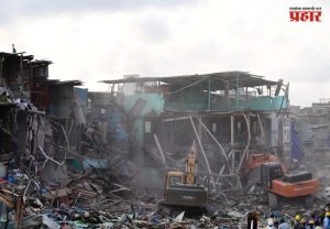 Bandra News : वांद्रे परिसरातील जागेवरील कारवाईदरम्यान राडा; जमावाला रोखण्यासाठी पोलिसांची धडक कारवाई