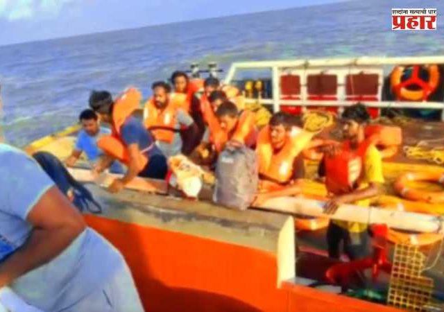 Colaba Rescue : कुलाबा दीपगृहाजवळ बुडणाऱ्या टगबोटमधील ९ जणांना CISF कडून जीवदान; थरारक रेस्क्यू ऑपरेशनचा VIDEO व्हायरल