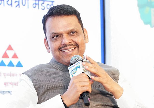 Devendra Fadnavis : विधिमंडळाच्या पावसाळी अधिवेशनासाठी छापील पास बंद