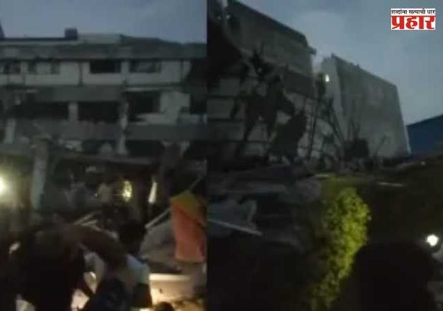 South Delhi Building Collapse : दक्षिण दिल्लीत पाच मजली इमारत कोसळली; १२ जणांची सुटका, साकेत परिसरात बचावकार्य सुरूच