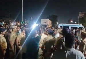 Pune : चिमुरडीच्या आरोपीची सुनावणी फास्ट ट्रॅक कोर्टात होणार; नवले पुलावरील आंदोलन थांबले, वाहतूक पुन्हा सुरू