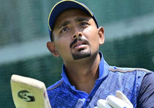 CSK UPDATE : CSK मध्ये स्फोटक फलंदाजाची एन्ट्री, पण चाहते धोनीच्या प्रतीक्षेत