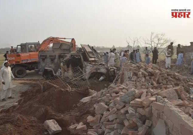 Suicide Attack in Bannu : पाकिस्तान हादरला! बन्नूमध्ये भीषण आत्मघाती हल्ला; १५ पोलिस जवान ठार, अनेक जखमी